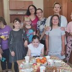 Grupa uczniów z wychowawczyniami.