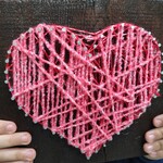 Praca wykonana przez ucznia techniką String Art podczas spotkania integracyjnego online w ramach innowacji pedagogicznej