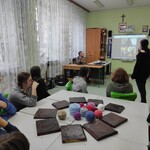 Uczniowie podczas spotkania integracyjnego online w ramach innowacji pedagogicznej