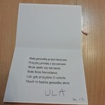 Rozłożona kartka z życzeniami wpisanymi przez ucznia.