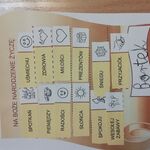 Rozłożona kartka z życzeniami wpisanymi przez ucznia.
