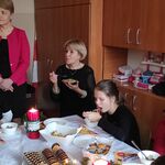 Kosztowanie potraw wigilijnych.