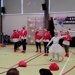 Występ artystyczny -  taniec Śnieżynki i Mikołajów.