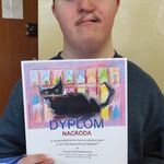 Nagrodzony w konkursie uczeń z dyplomem.