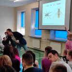 Pan profesor zadaje pytanie uczniowi.
