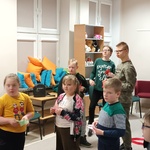 Grupa uczniów w trakcie zajęć.