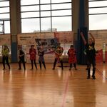 Szkolny zespół taneczny podczas występu na Olimpiadzie.