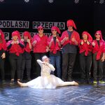 Pani Dyrektor, nauczycielki  i grupa teatralna z naszej szkoły.