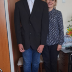 Pani Dyrektor i uczeń zdający egzamin.