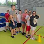 Grupa uczniów  oczekuje na rozpoczęcie zadania konkursowego.