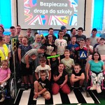 Uczestnicy spotkania pozują do wspólnego zdjęcia.