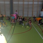 Społeczność uczniowska podczas zajęć projektowych.