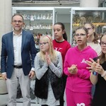 Jury z uczestnikami konkursu
