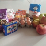 Produkty spożywcze do przygotowania ciasta.