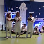 Trzy nauczycielki w trakcie występu.
