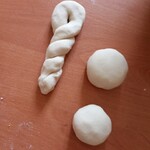 Karnawałowe smakołyki z masy solnej gotowe do malowania.