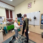 Uczniowie składają sobie życzenia noworoczne