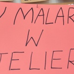 Napis - U malarza w atelier