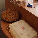 Słodkości od rodziców Dauda z okazji Dnia Kobiet