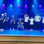 Grupa do zadań specjalnych w trakcie występu.