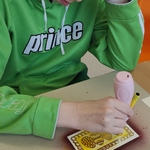 Uczeń w trakcie pracy.