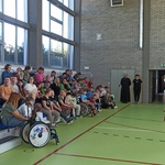 Społeczność szkolna w trakcie spotkania z bramkarzem Jagiellonii