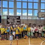 Uczestnicy imprezy podczas ceremonii medalowej