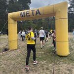 Uczeń przekracza metę