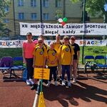 Nauczycielka i uczniowie naszej szkoły biorący udział w zawodach
