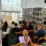 Uczniowie podczas lekcji bibliotecznej w Książnicy Podlaskiej.