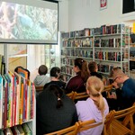 Uczniowie podczas lekcji bibliotecznej w Książnicy Podlaskiej.