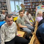 Uczniowie podczas lekcji bibliotecznej w Książnicy Podlaskiej.