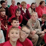 Uczniowie biorący udział w apelu