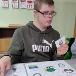 Uczniowie wymieniają się symbolami.