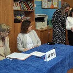 Uczestniczka konkursu z Jury i nauczycielką