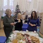Uczennica z mamą i nauczycielką