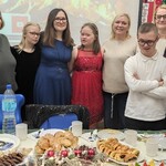 Pamiątkowe zdjęcie uczestników wigilii