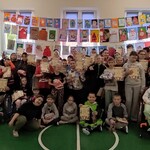 Społeczność szkolna uczestnicząca  w wydarzeniu