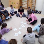 Uczestnicy półkolonii zimowych w trakcie porannych zajęć integracyjnych