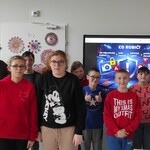 Grupa uczniów biorąca udział w lekcji online