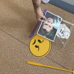 Uczeń dobiera emotikonę i zdjęcie z odpowiednią emocją