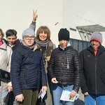 Uczniowie i nauczyciele przed wejściem na V Festiwal Szkół Zawodowych