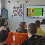 Uczniowie biorący udział w webinarze