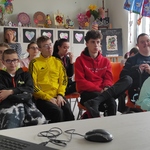 Uczniowie biorący udział w spotkaniu