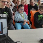 Uczniowie biorący udział w webinzrze
