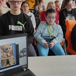 Uczniowie biorący udział w webinzrze