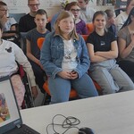 Uczniowie biorący udział w lekcji