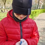 Uczeń ze znalezionym śmieciem