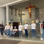 Uczennice i nauczycielki w trakcie występu