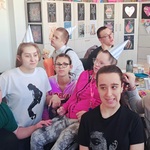 Wspólne zdjęcie z przyjęcia klasowego Ani i Mikołaja
